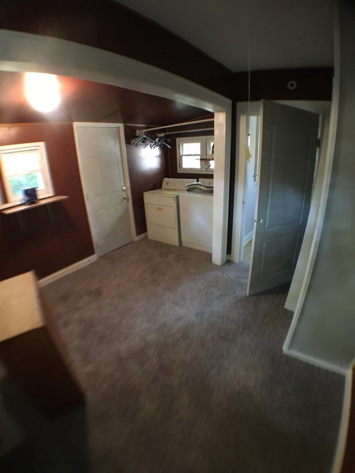 423 S Hembree St #1 - Photo 7 of 9