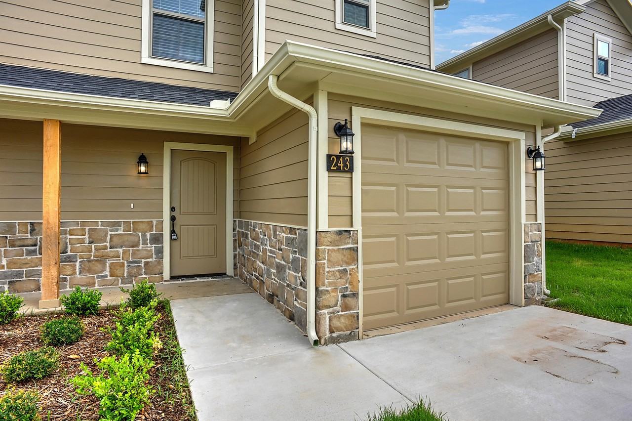 243 W Forest Ave #1 - Photo 2 of 20