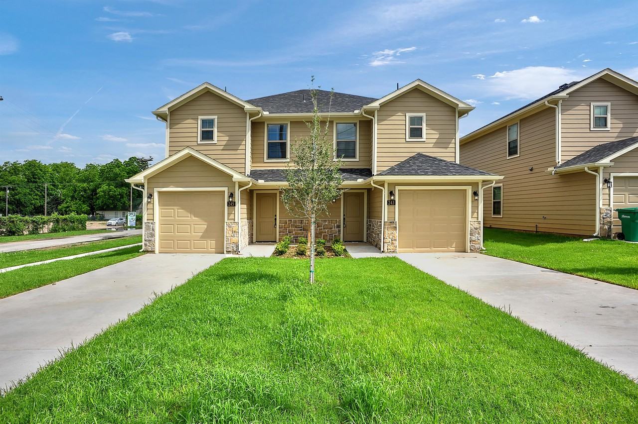 243 W Forest Ave #1 - Photo 3 of 20