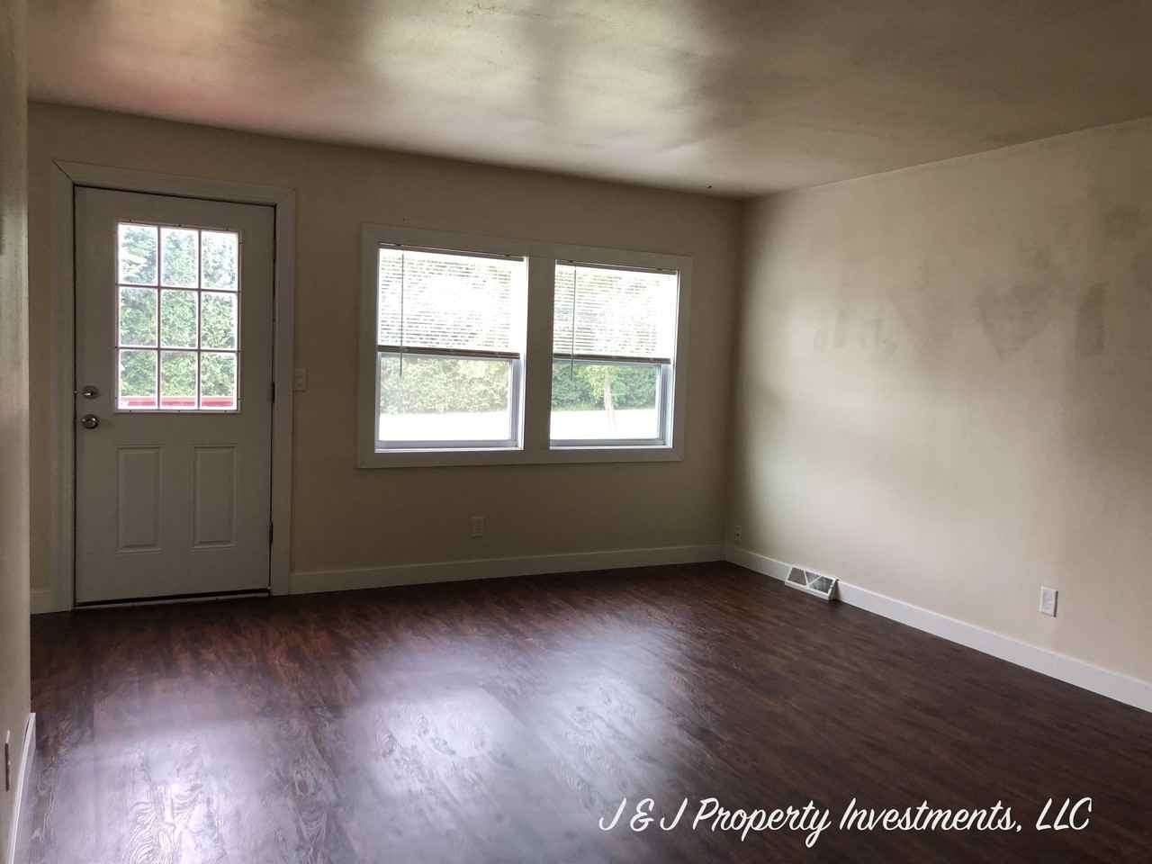 283 Hazelwood Dr #1 - Photo 3 of 8