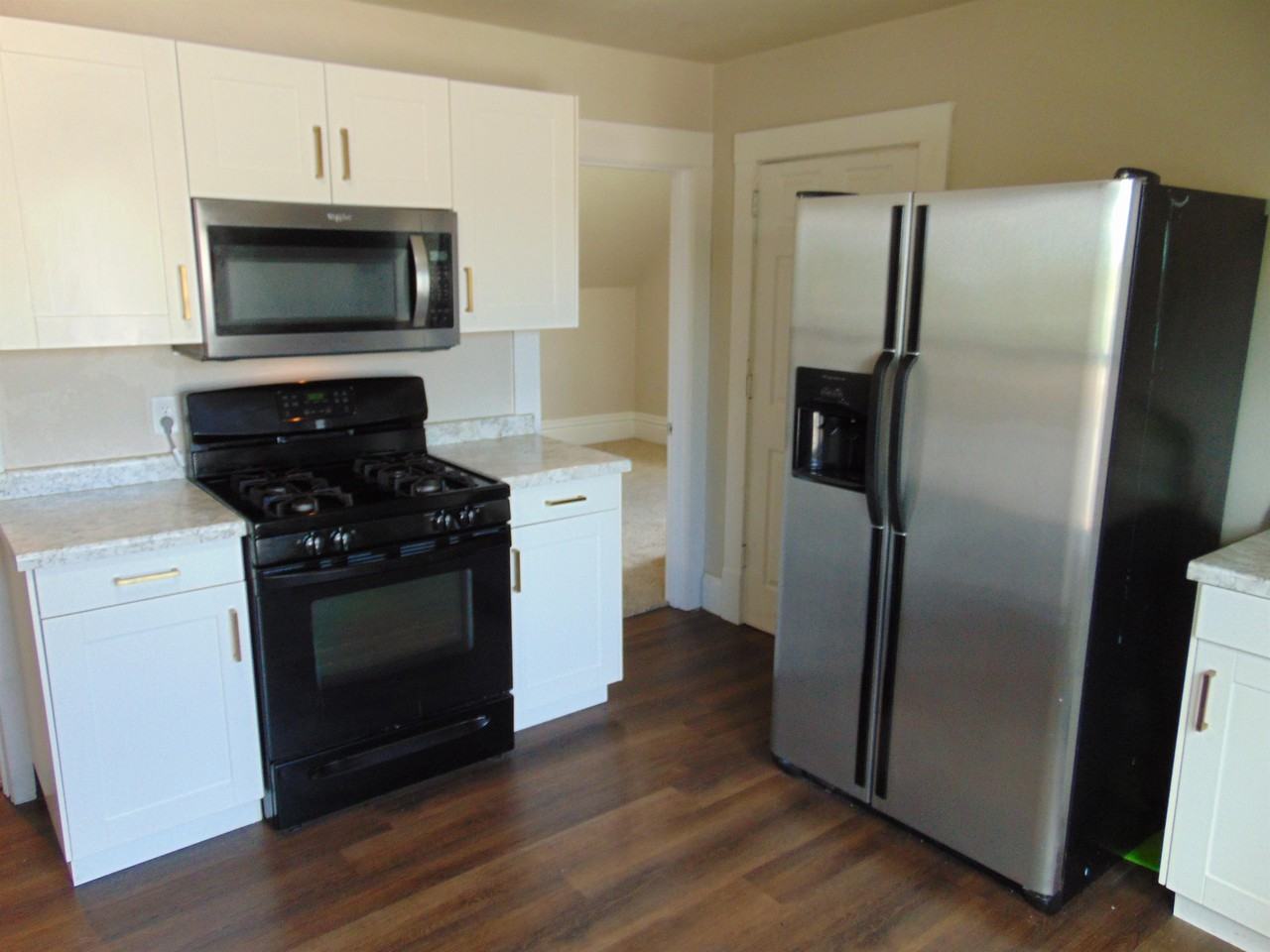 311 Victoria St Uppr - Photo 2 of 8