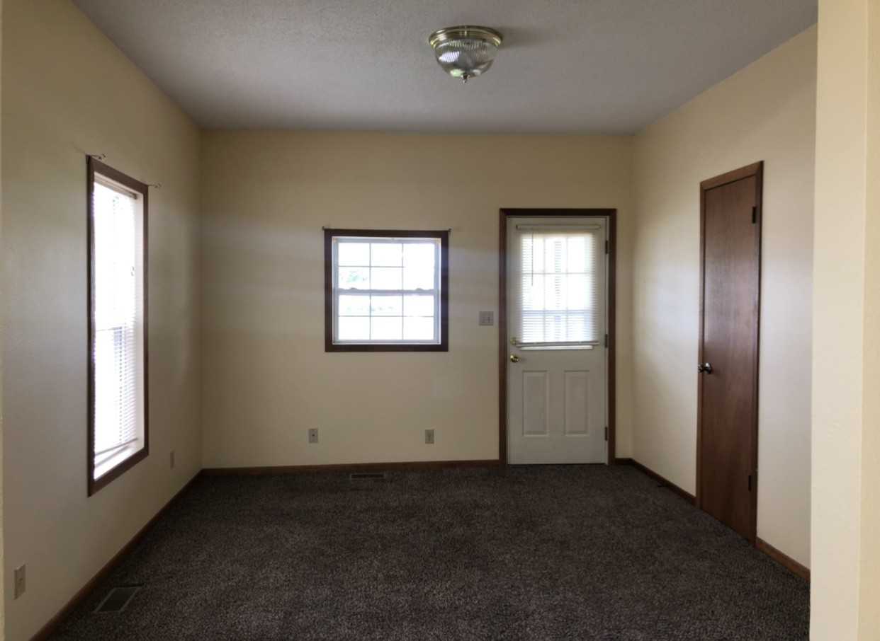 1002 South 18th Street - Photo 2 of 9