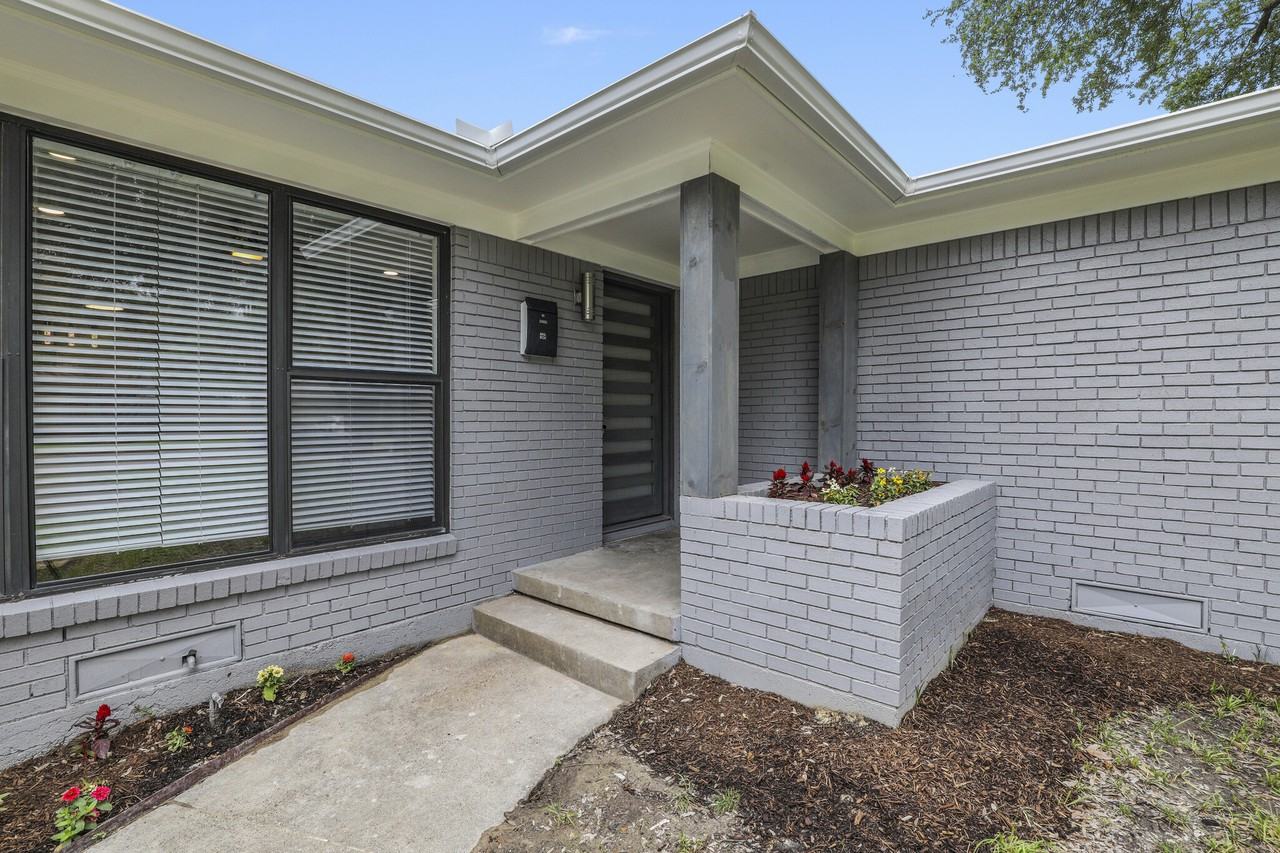 624 Scottsdale Drive - Photo 2 of 25