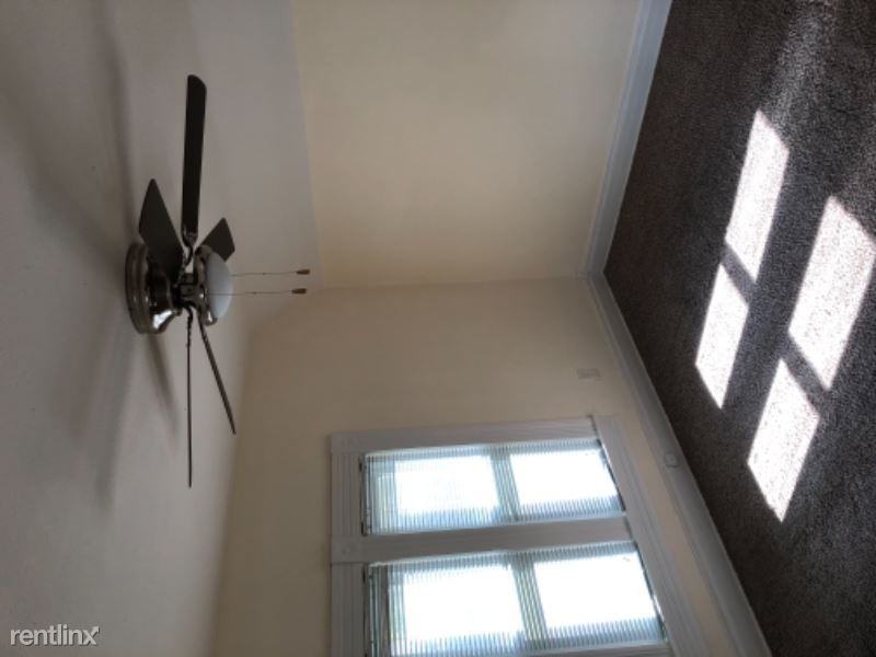 205 S Maple St - Photo 2 of 6