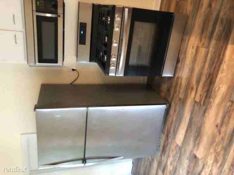 205 S Maple St - Photo 3 of 6