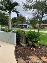 9469 Sw 53rd St - Photo 2 of 6