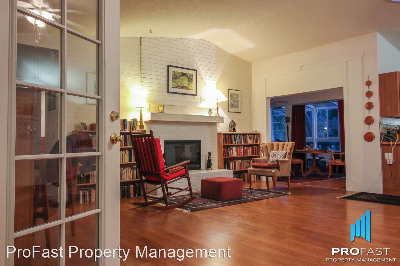 379 Ne Scott Ave - Photo 2 of 19