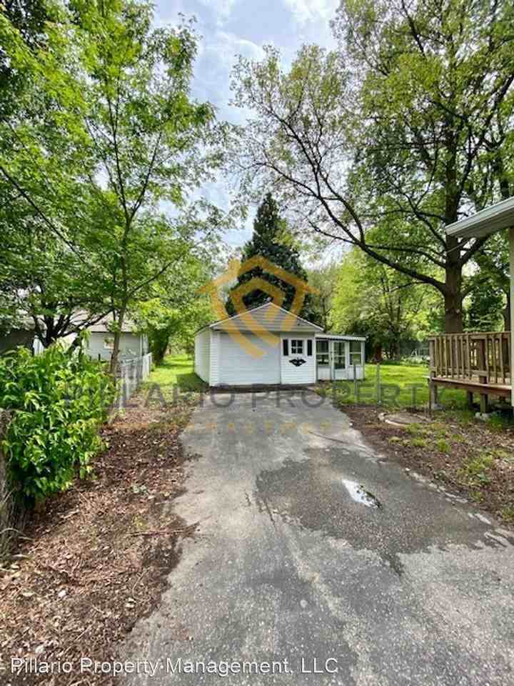 6445 E 16th St - Photo 3 of 23