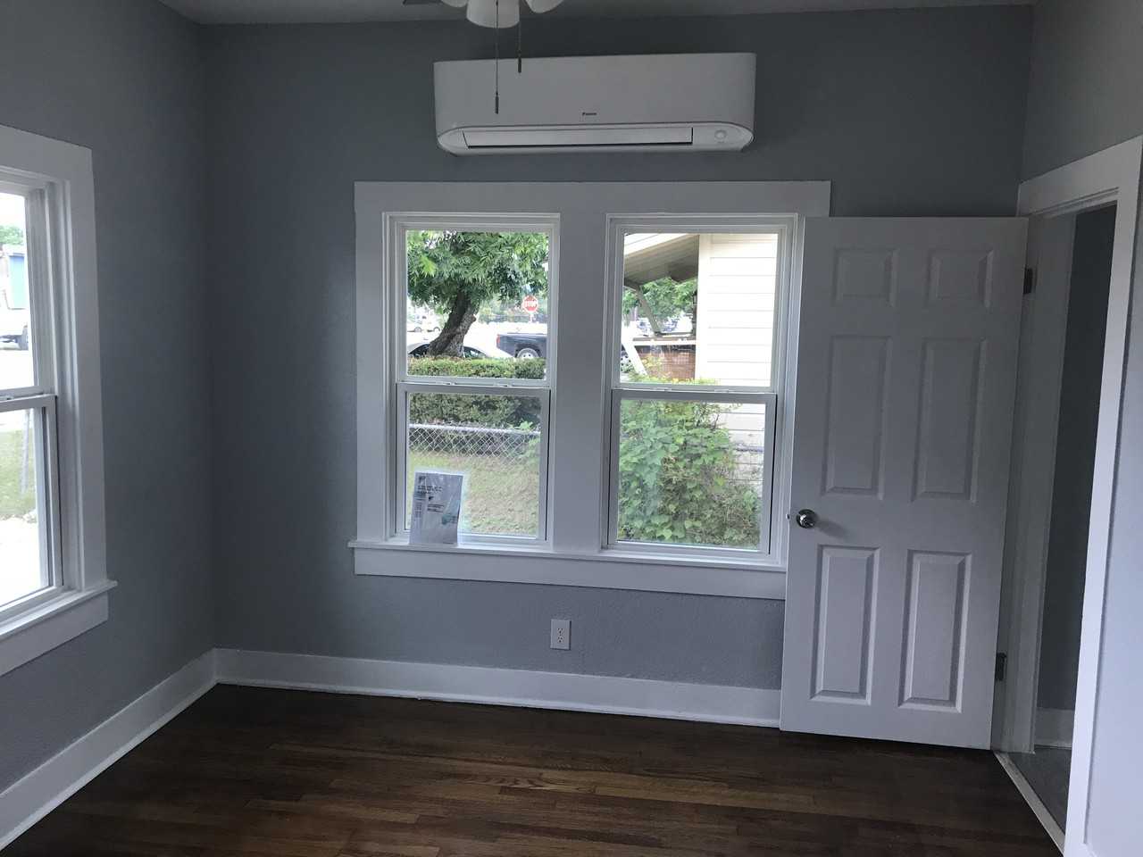 914 Clower - Photo 3 of 11