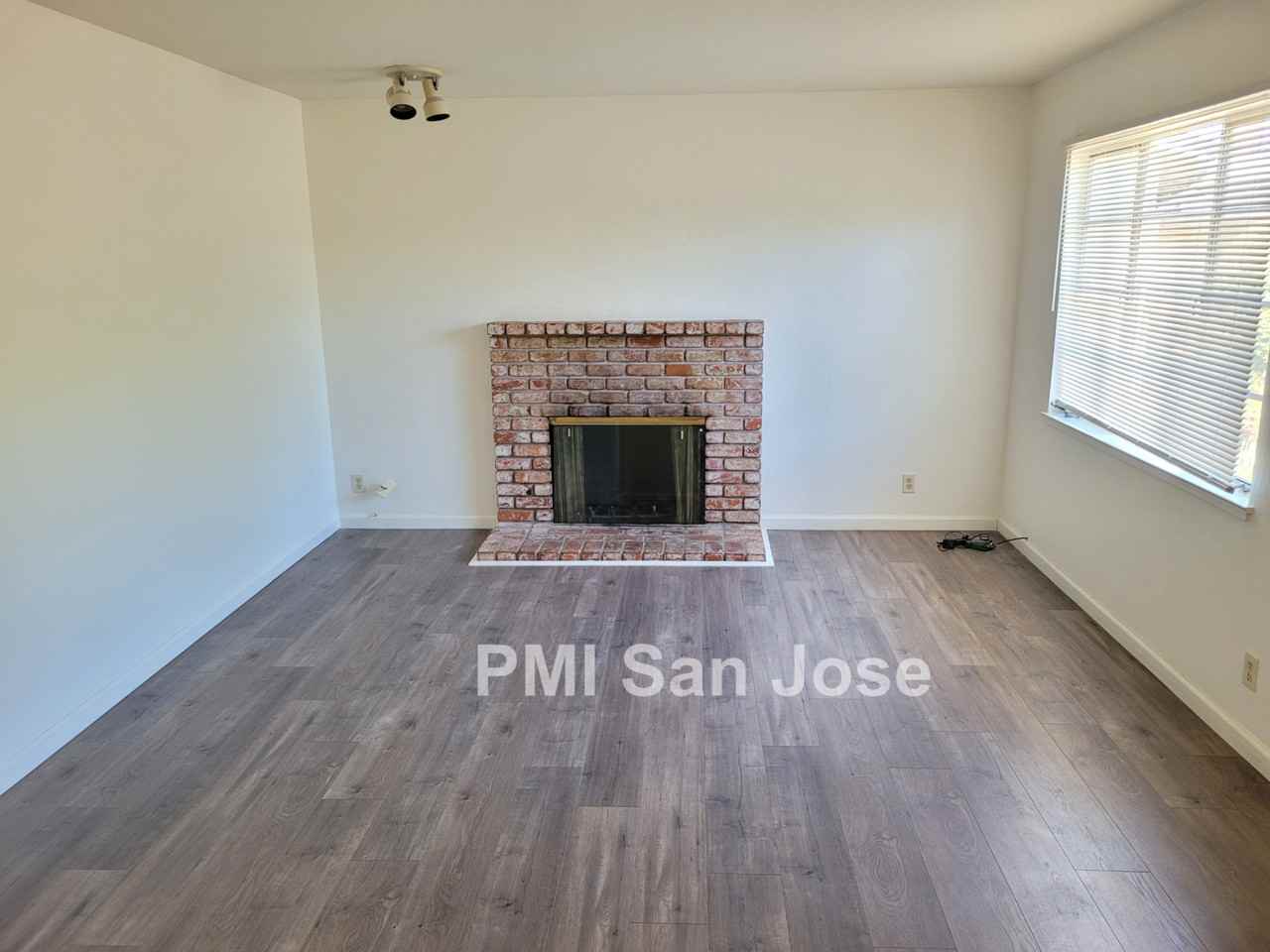 1077 November Dr - Photo 4 of 18