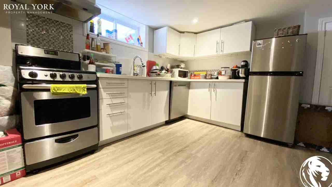 80 Binswood Ave - Photo 2 of 14