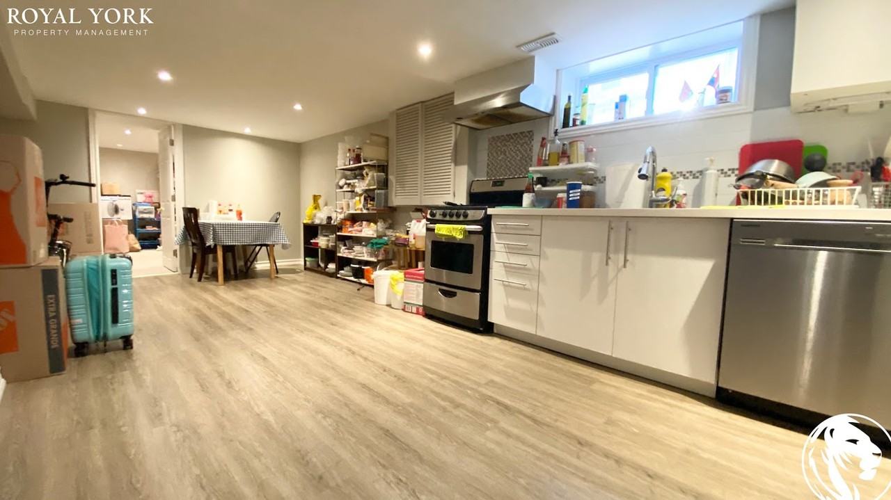 80 Binswood Ave - Photo 3 of 14