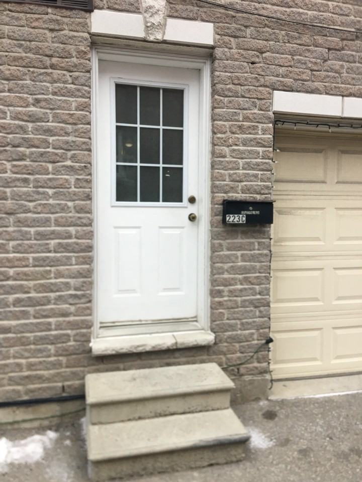 223 Old Weston Road, Toronto, ON M6N 3A6 1 Bedroom Apartment for Rent