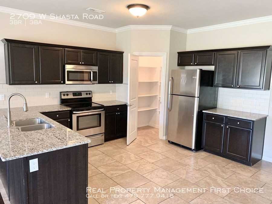 2709 W Shasta Rd - Photo 2 of 6