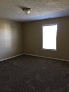 914 Lyle Ct - Photo 3 of 5