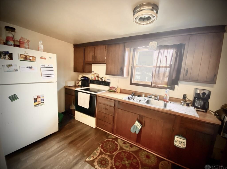 12 Oak St #12 - Photo 3 of 6