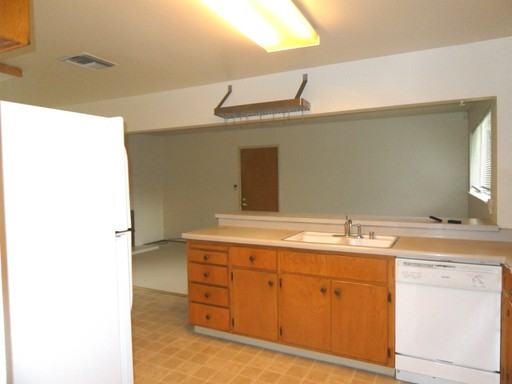 1721 Peony Ln - Photo 3 of 13