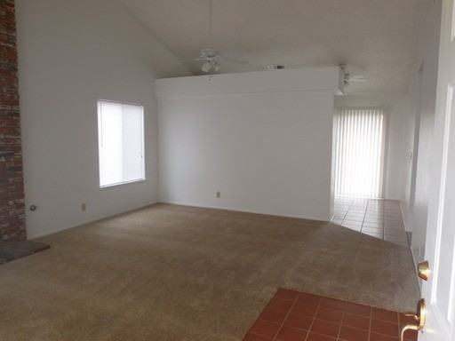 37318 Briarwood Ct - Photo 2 of 11