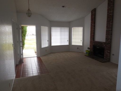 37318 Briarwood Ct - Photo 3 of 11