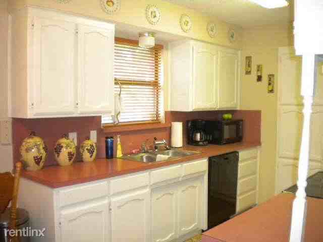 4400 Lakeview Dr - Photo 2 of 13