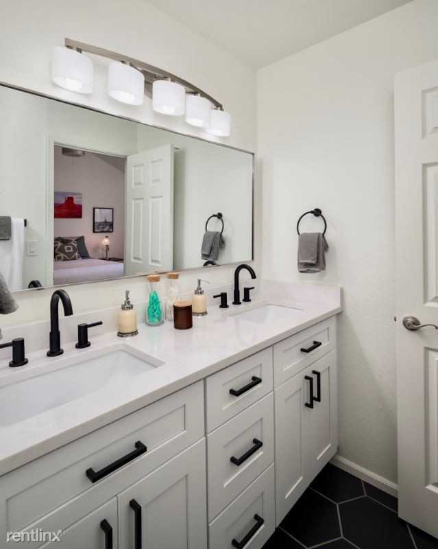 322 E Bluebell Ln - Photo 3 of 19