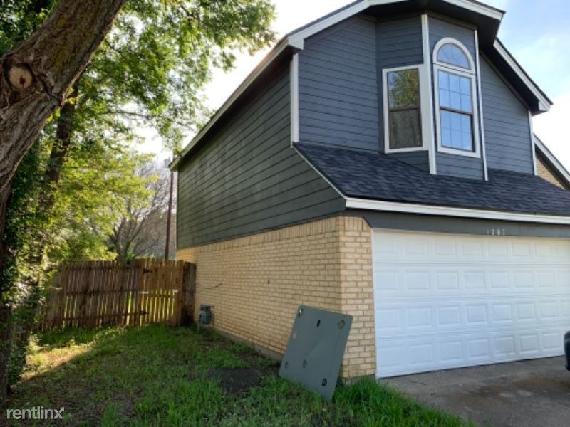 1207 Charles Dr - Photo 3 of 50