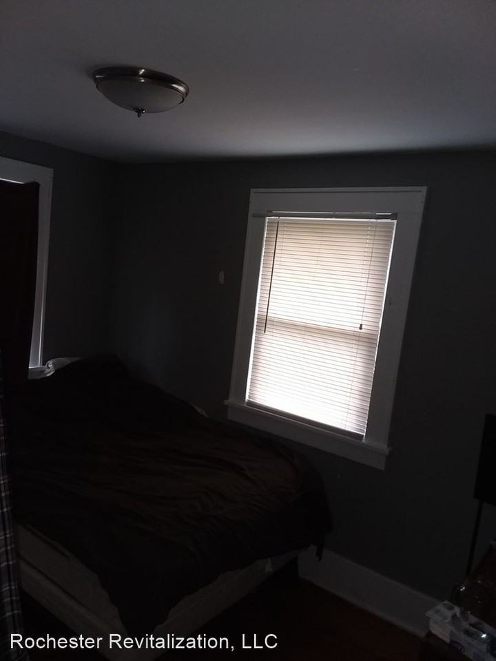 936 Post Ave - Photo 2 of 10