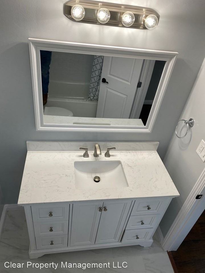 6228 Cahuenga Blvd. - Photo 3 of 5