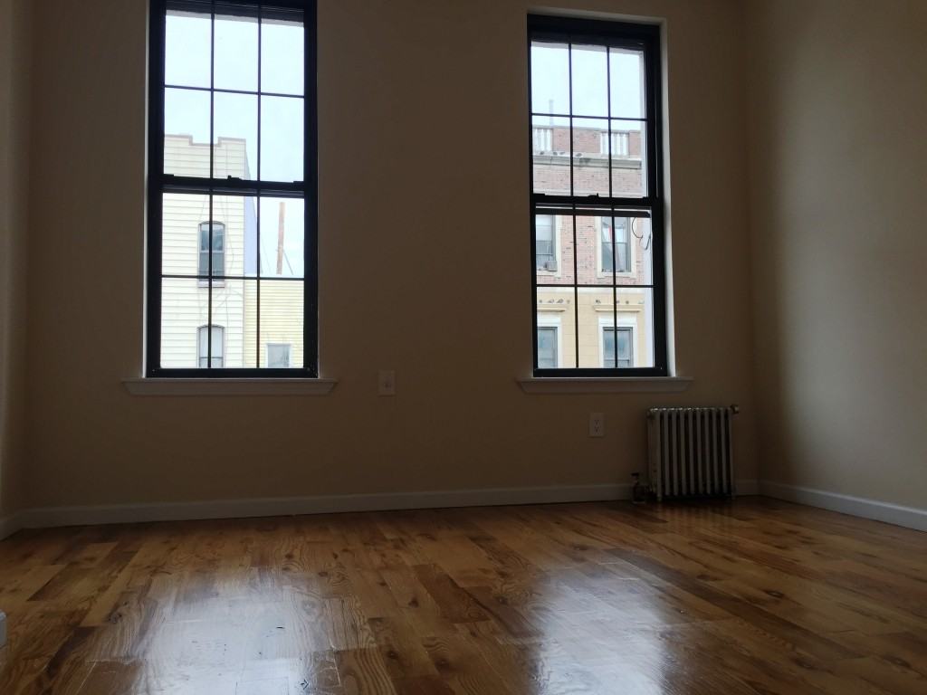 170 Wilson Ave #2L - Photo 3 of 4