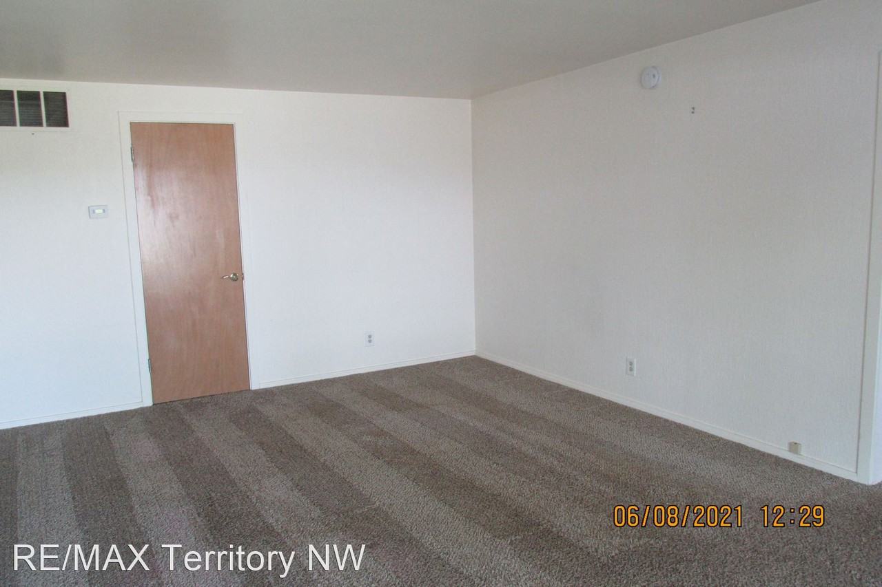 316-328 W. Victoria Ave - Photo 3 of 10