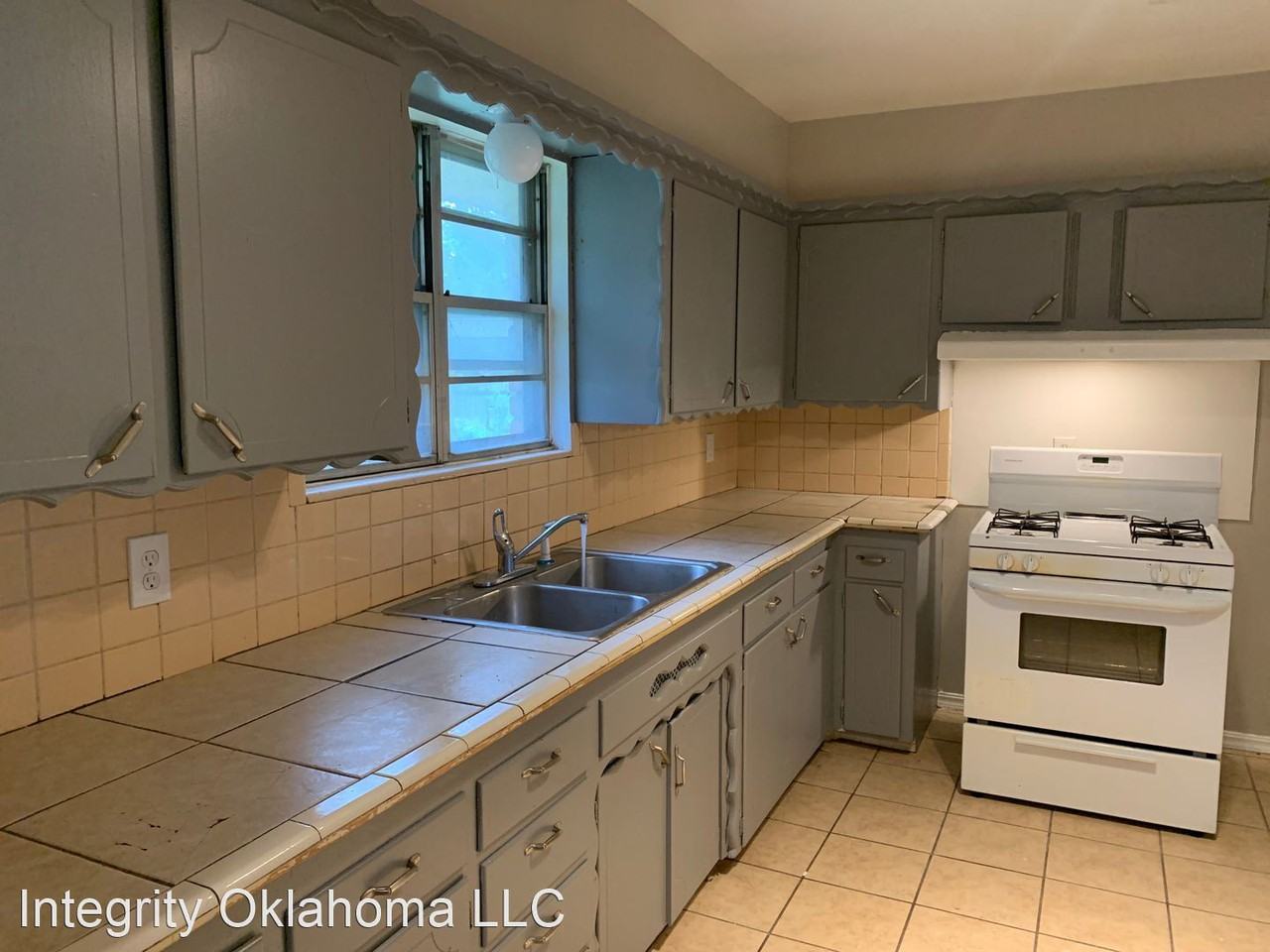 3020 Sw 54th St - Photo 3 of 8