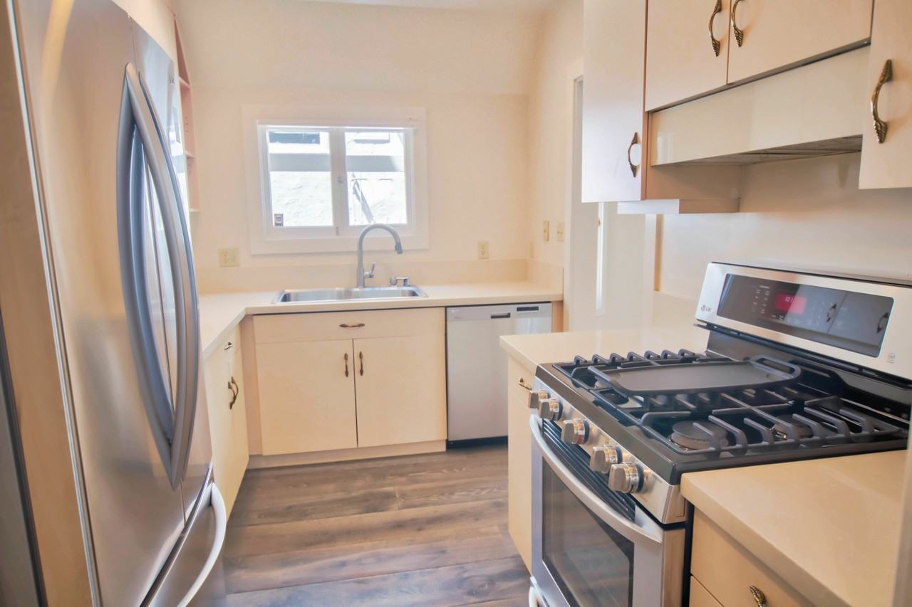 1329 Clay St #3 - Photo 3 of 10