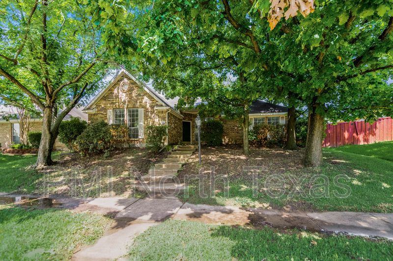 4421 Crystal Ln - Photo 3 of 24