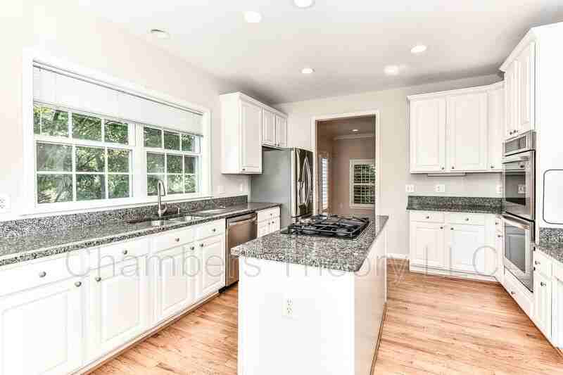 2417 Chestnut St - Photo 4 of 45