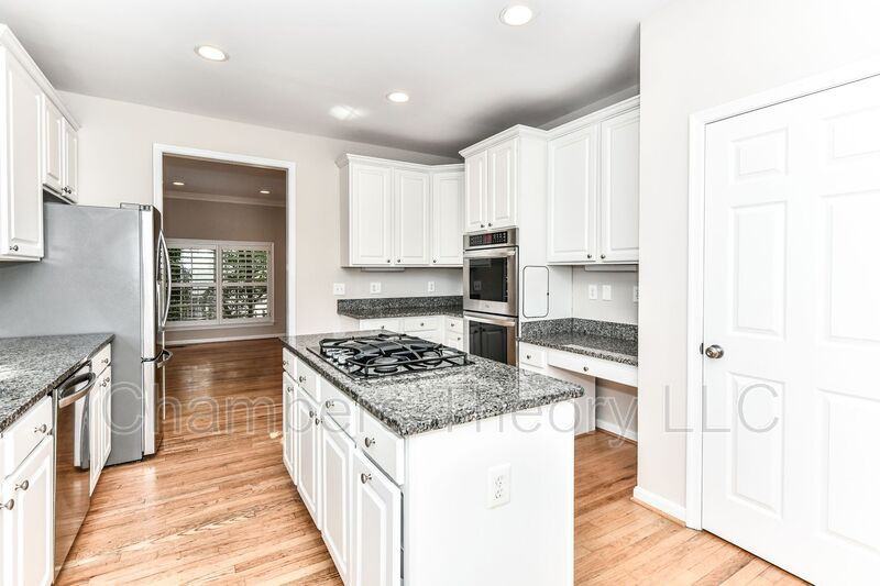 2417 Chestnut St - Photo 6 of 45