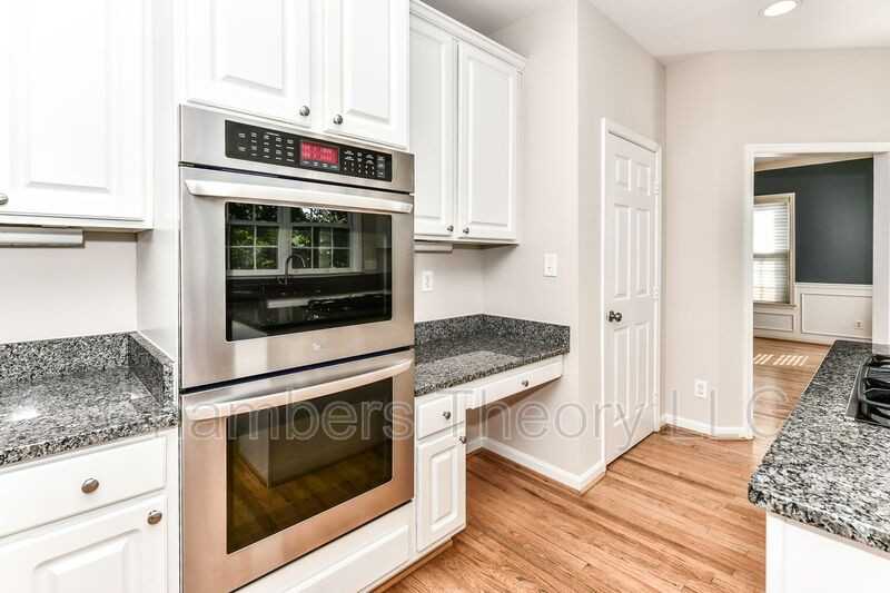 2417 Chestnut St - Photo 7 of 45