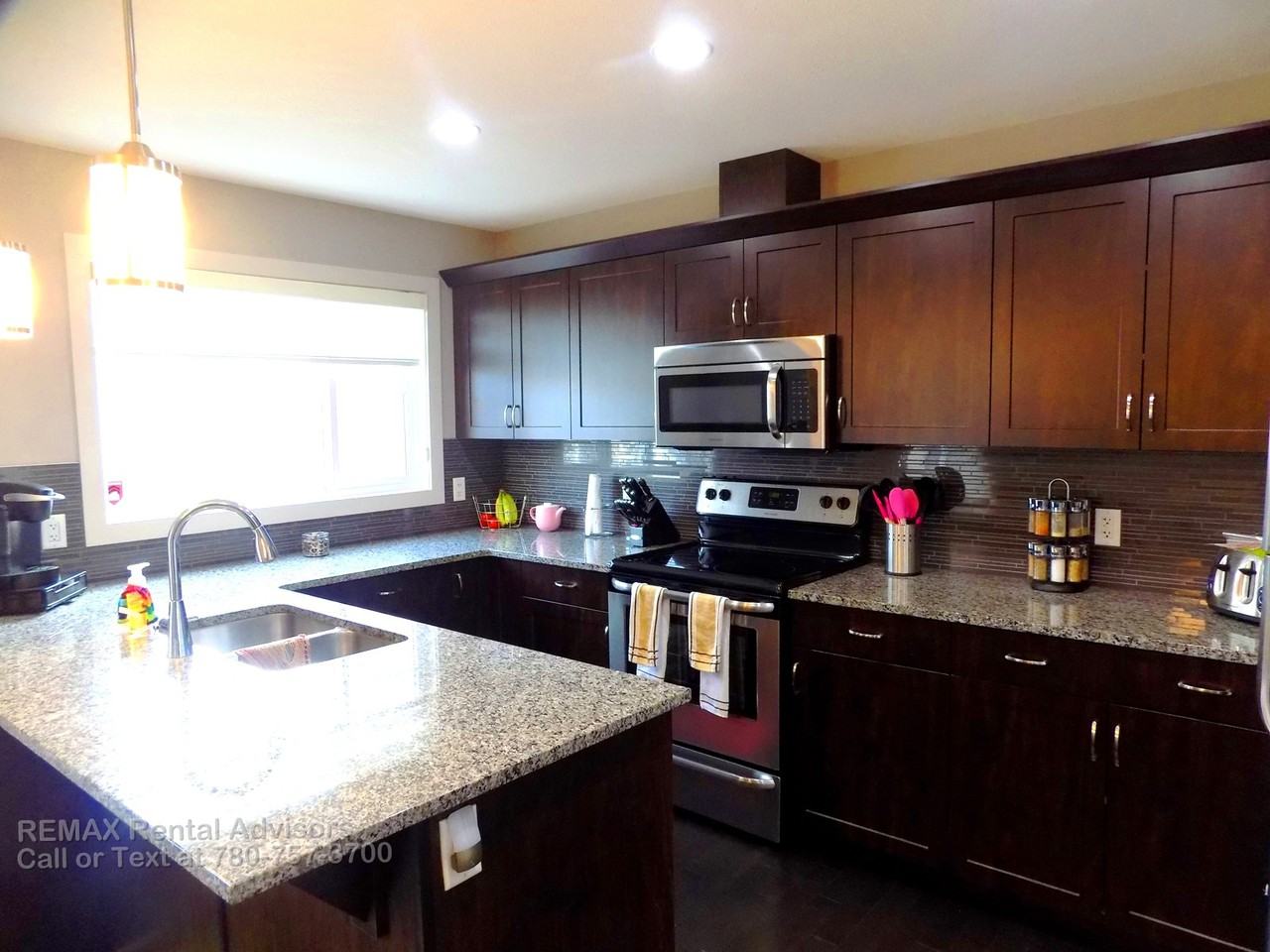 140 Youville Drive East Nw - Photo 3 of 18