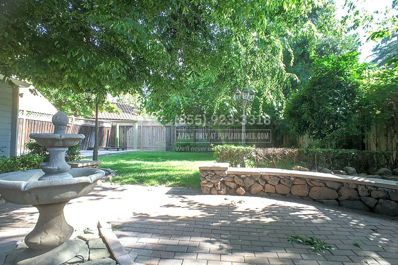 554 Brooks Ave - Photo 3 of 15