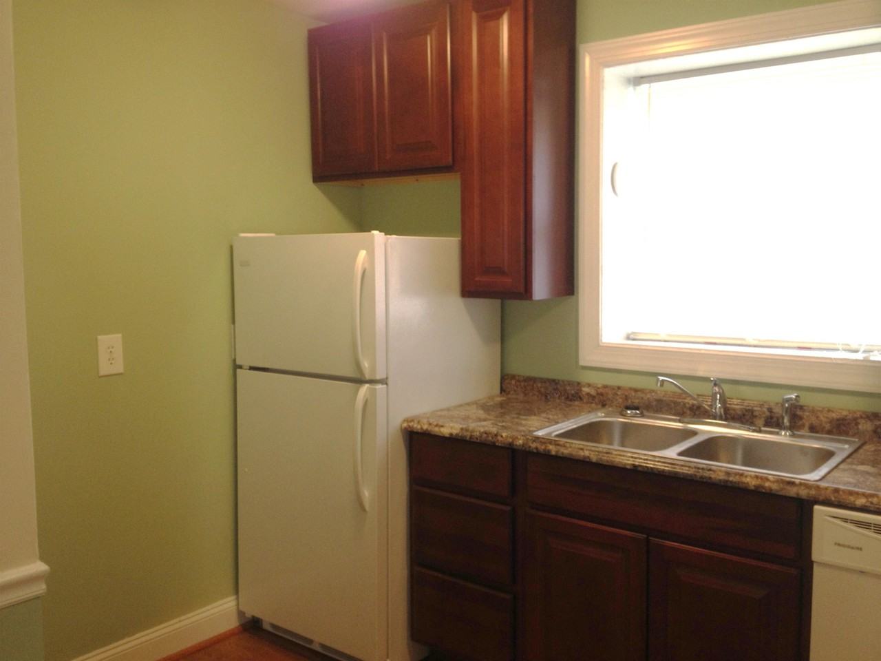 10430 Greenwood Rd #1 - Photo 4 of 12