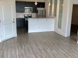 105 S Meadow St #B - Photo 3 of 6