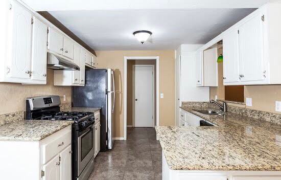 3216 SW 95th St - Photo 3 of 5