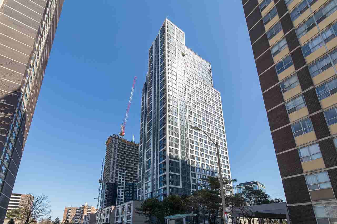 7 Mabelle Avenue #306