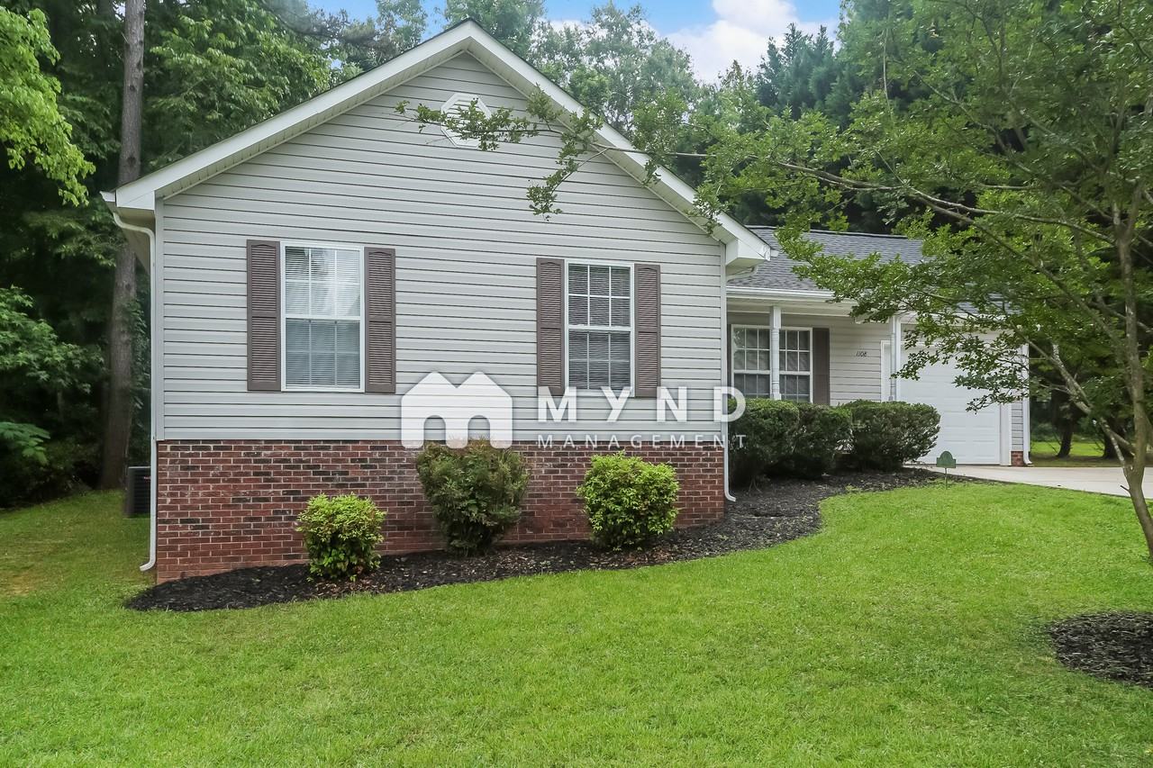 1108 Brookwood Dr - Photo 3 of 15
