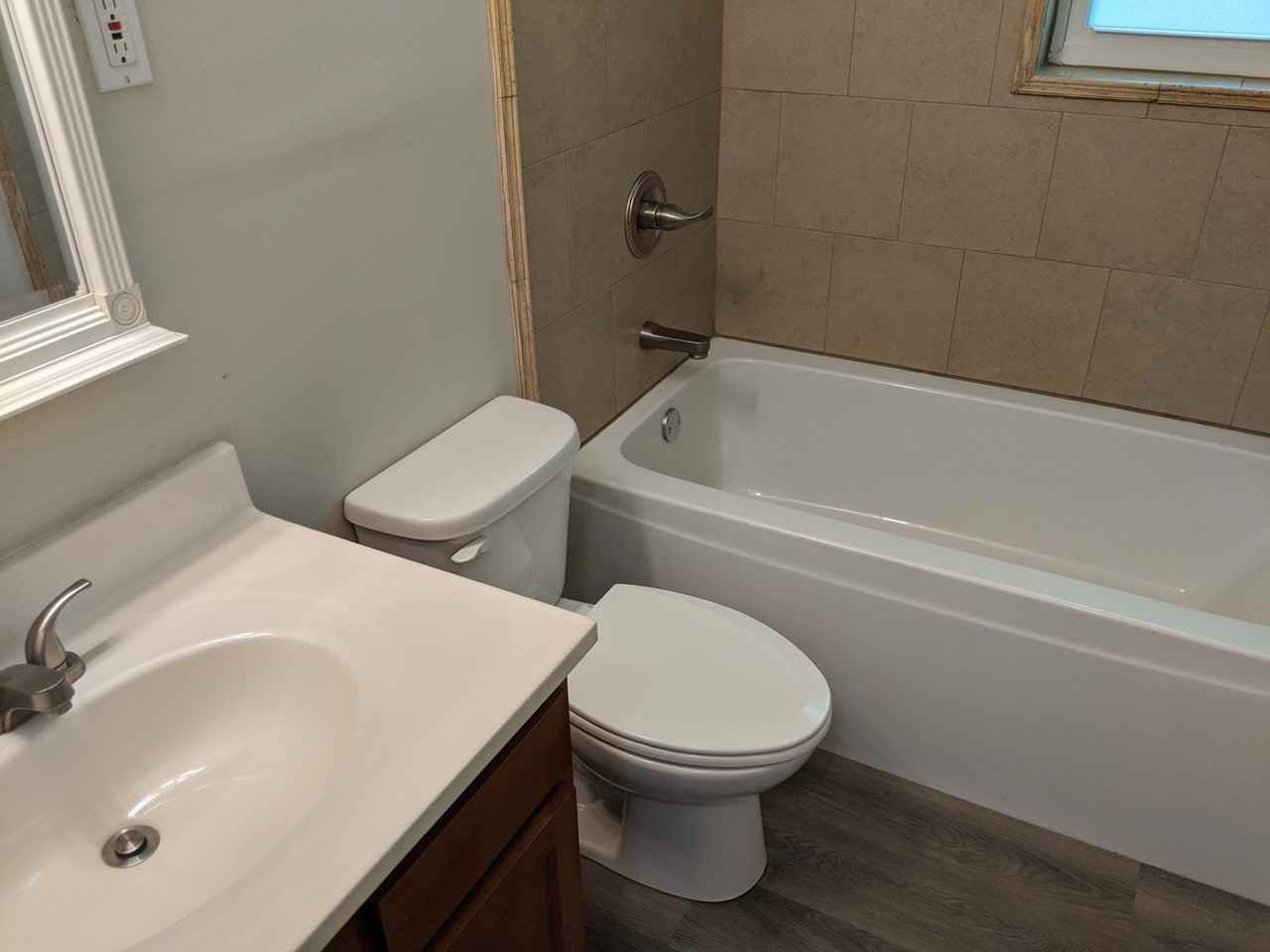 9333 La Grange Rd - Photo 3 of 9