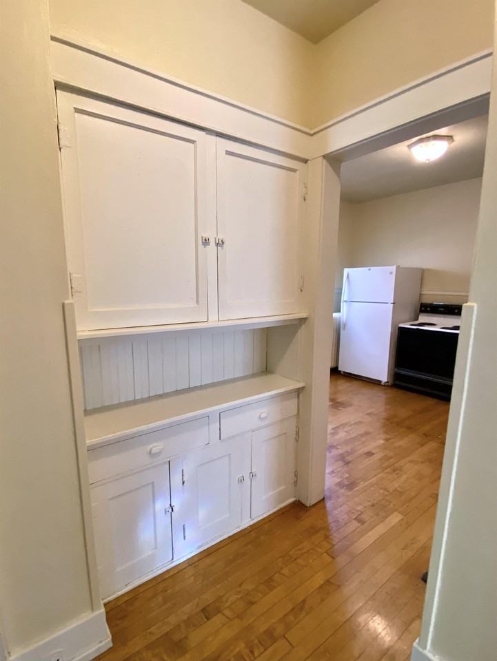 1809 E Kenwood Blvd #1809LOWER - Photo 5 of 13