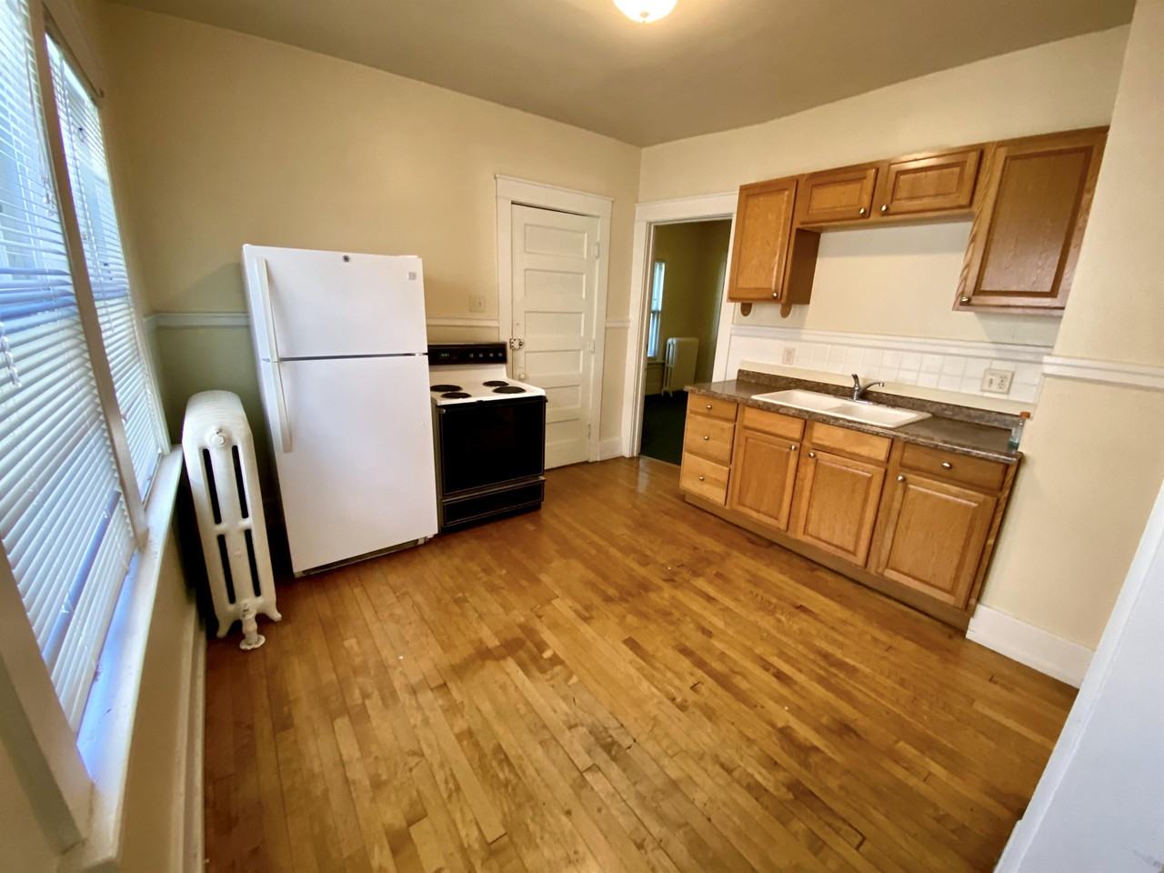 1809 E Kenwood Blvd #1809LOWER - Photo 6 of 13