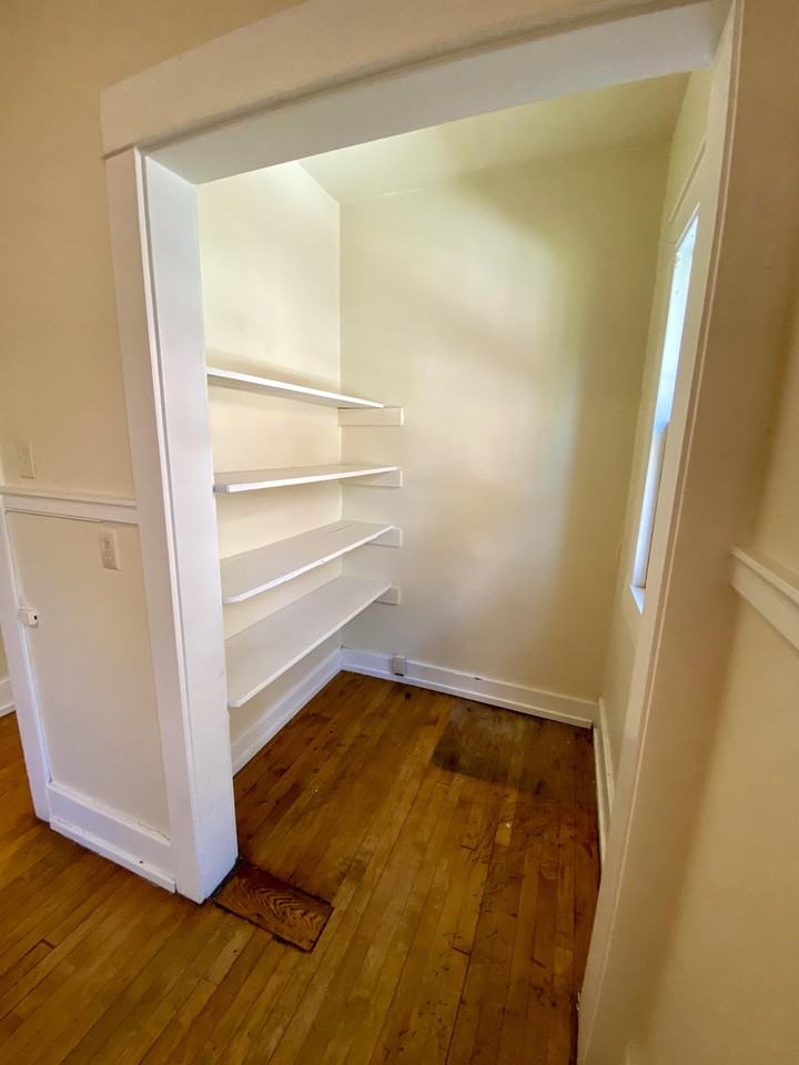 1809 E Kenwood Blvd #1809LOWER - Photo 7 of 13