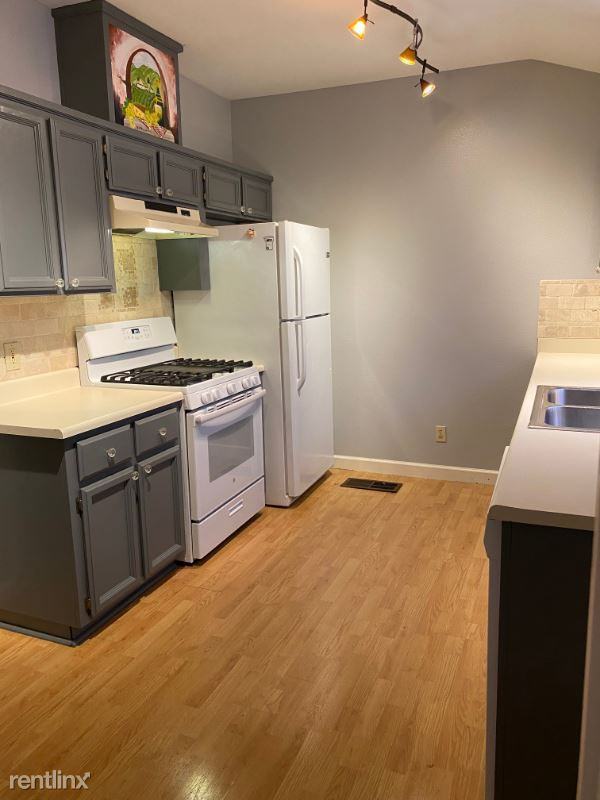 216 Broadway - Photo 2 of 7