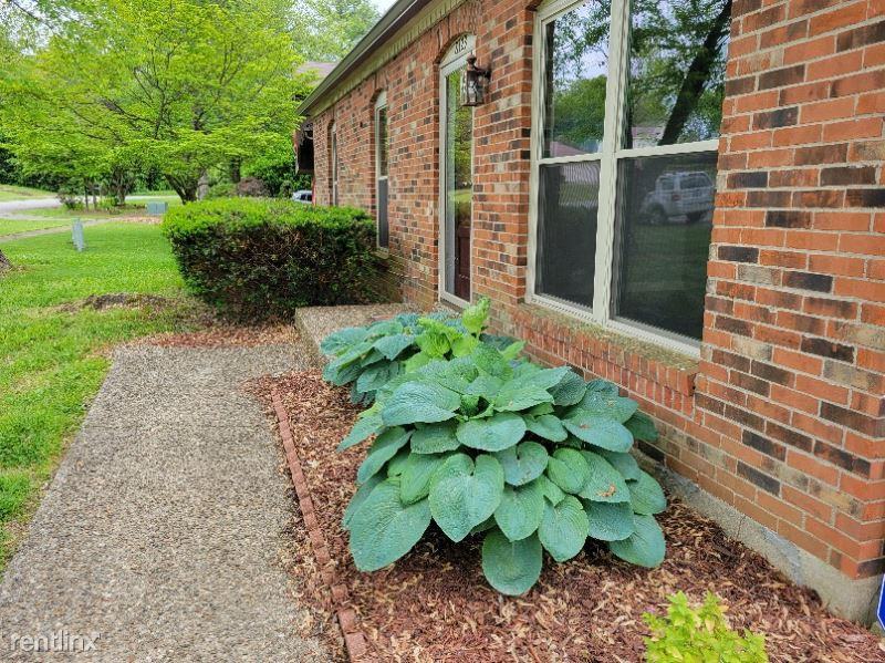 8323 Roseborough Rd - Photo 2 of 8