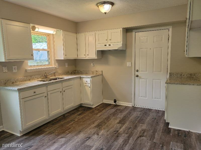 8323 Roseborough Rd - Photo 3 of 8